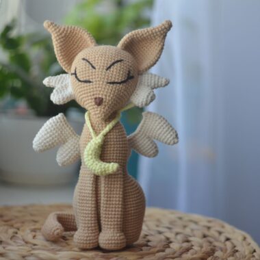 Мастер-класс по созданию вязаной игрушки Лунный Кот